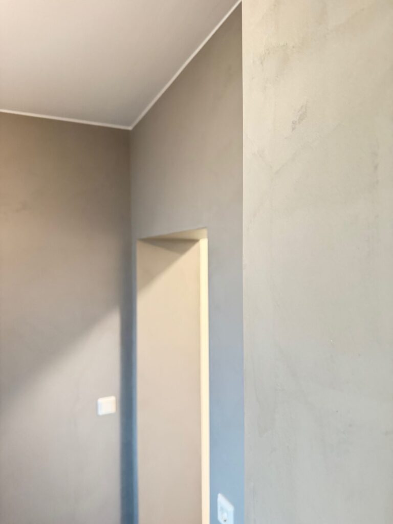 Ein Auszug unserer Referenzen 10 Mircozement in einem Bad bei Meiningen, Wandansicht